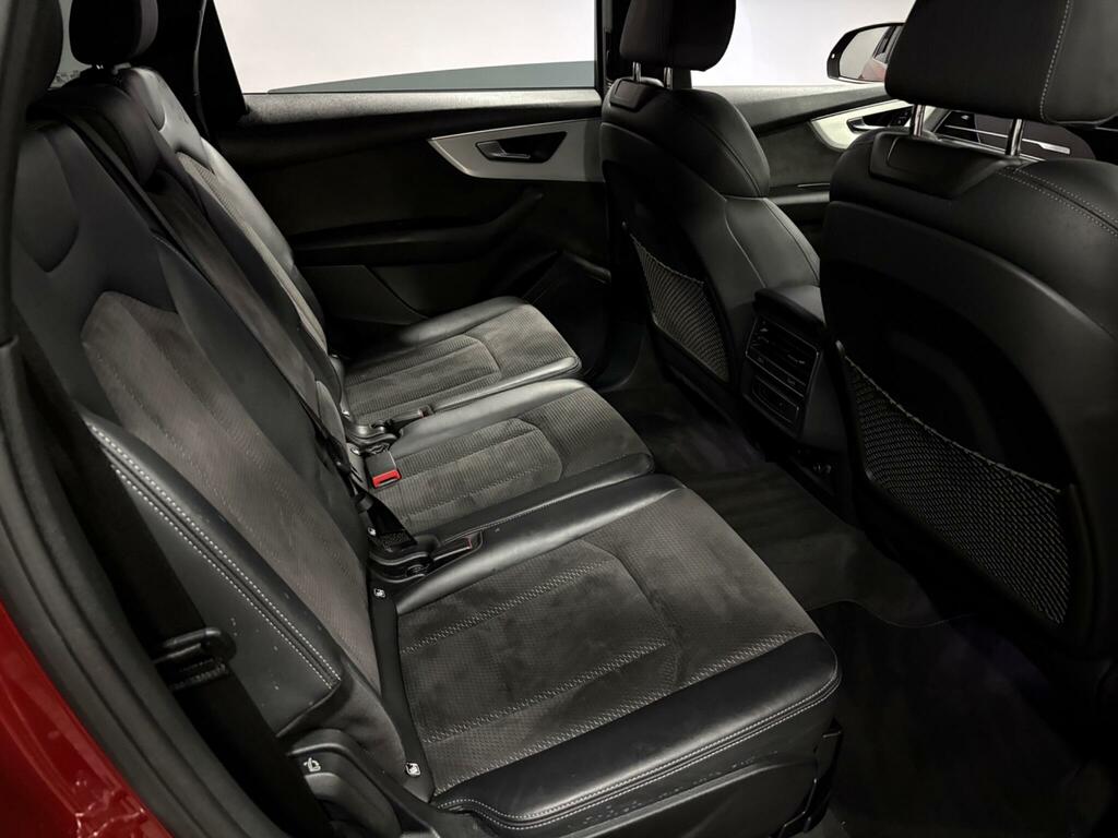 Audi Q7 Black Edition  #43