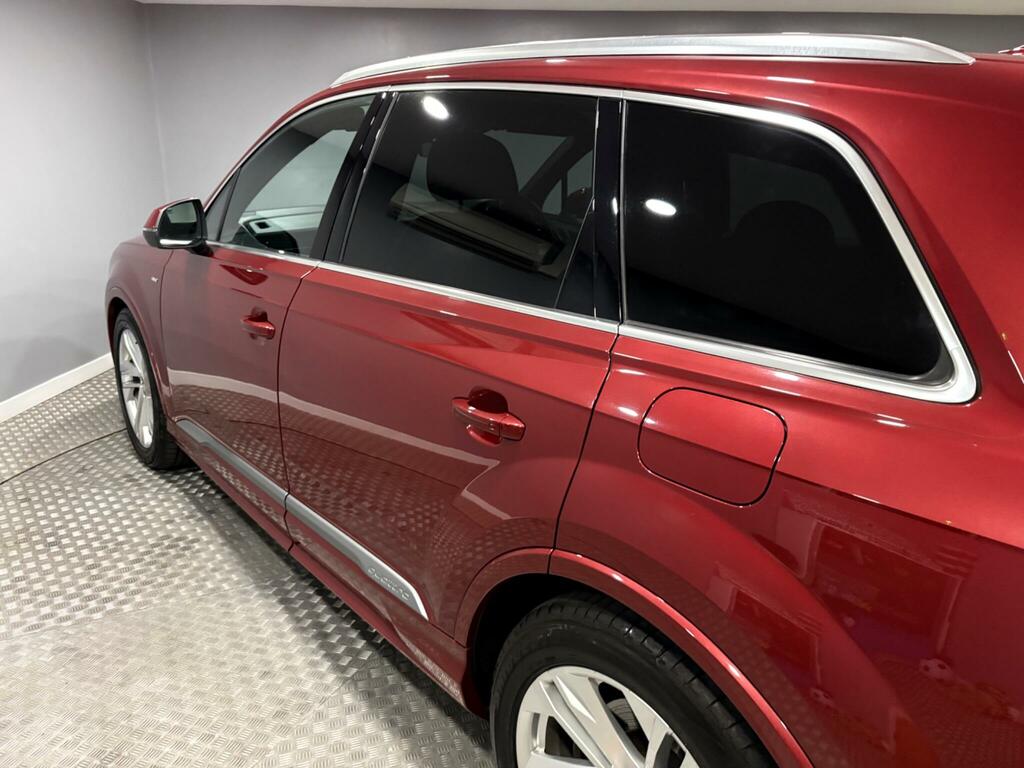 Audi Q7 Black Edition  #52