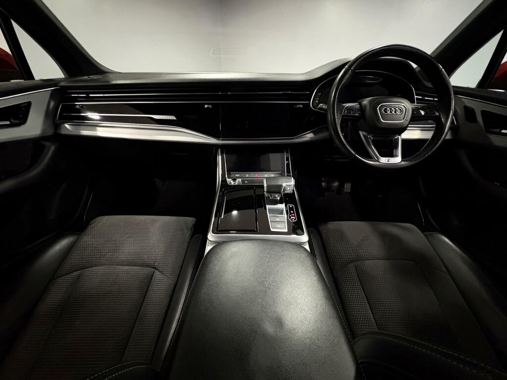 Audi Q7 Black Edition  #10