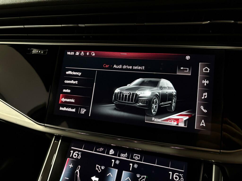 Audi Q7 Black Edition  #29