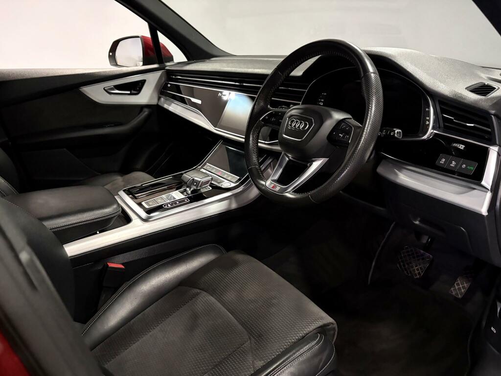 Audi Q7 Black Edition  #9
