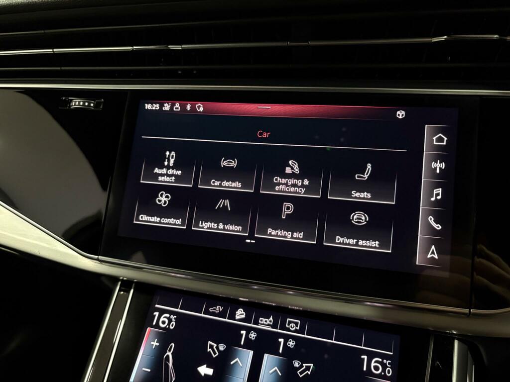 Audi Q7 Black Edition  #25