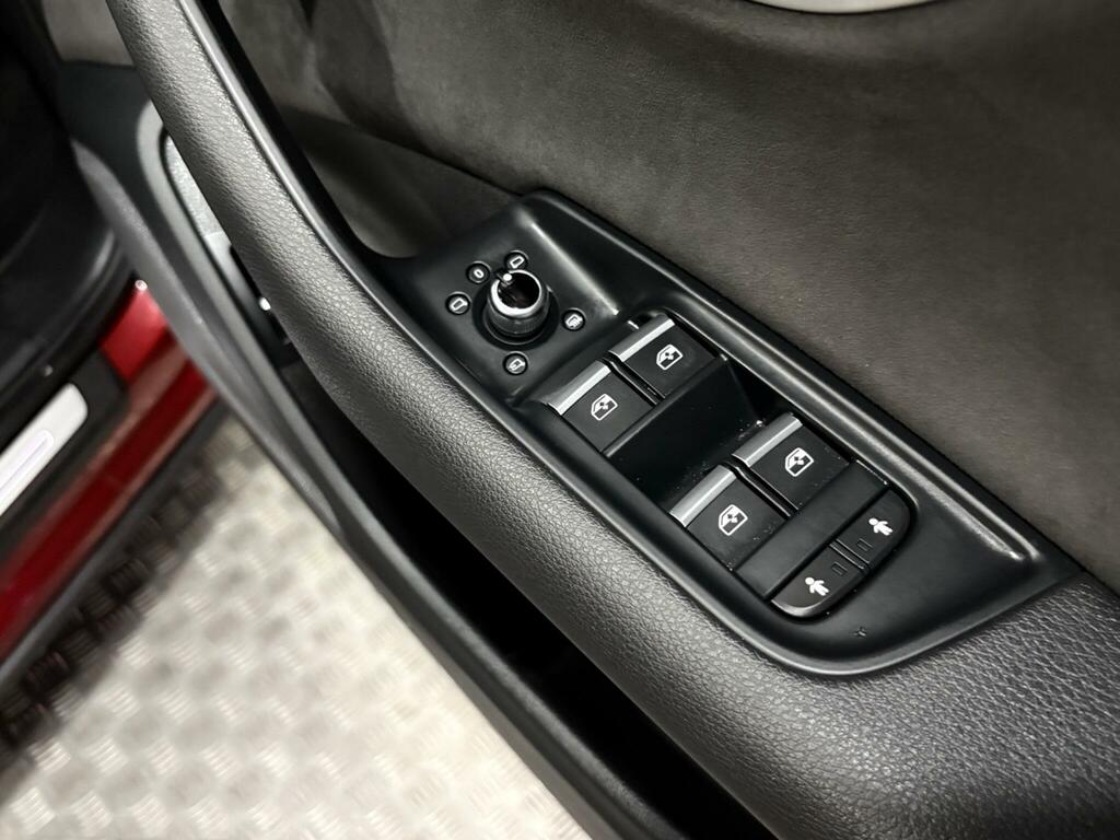Audi Q7 Black Edition  #39