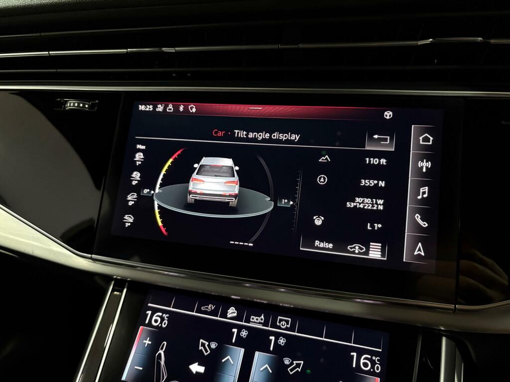Audi Q7 Black Edition  #26