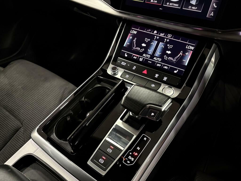 Audi Q7 Black Edition  #33