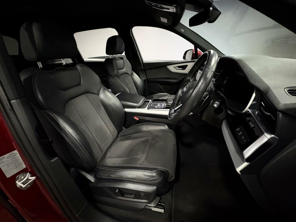 Audi Q7 Black Edition  #12