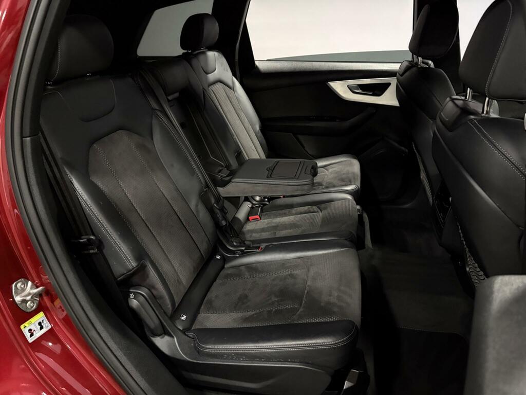 Audi Q7 Black Edition  #42