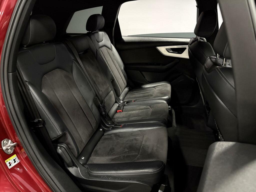 Audi Q7 Black Edition  #41