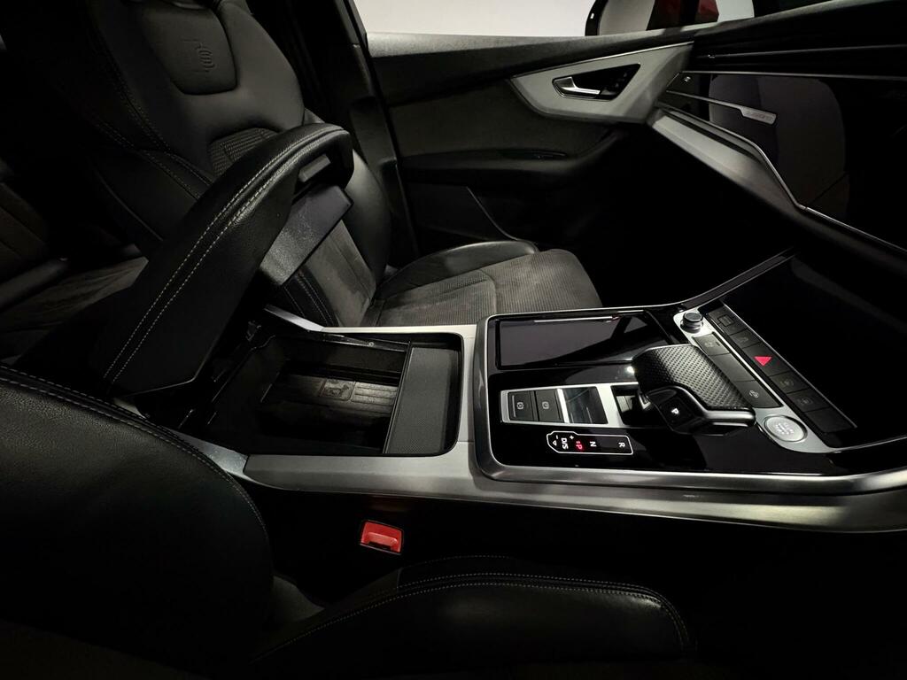 Audi Q7 Black Edition  #38