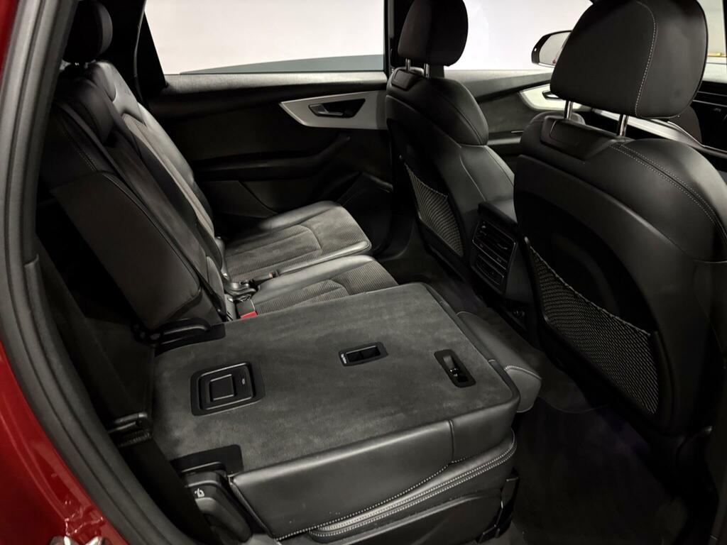 Audi Q7 Black Edition  #44