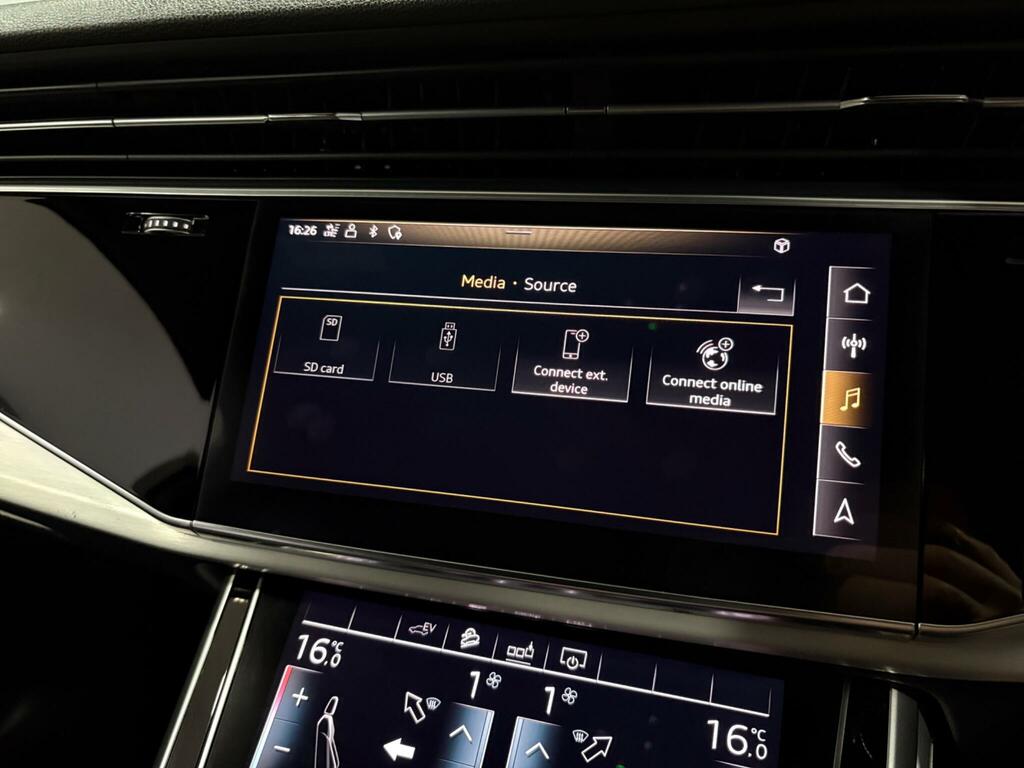 Audi Q7 Black Edition  #30