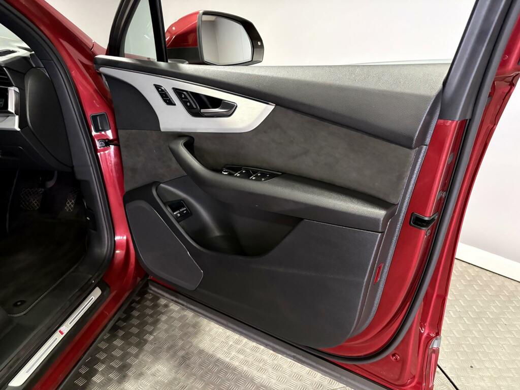 Audi Q7 Black Edition  #40