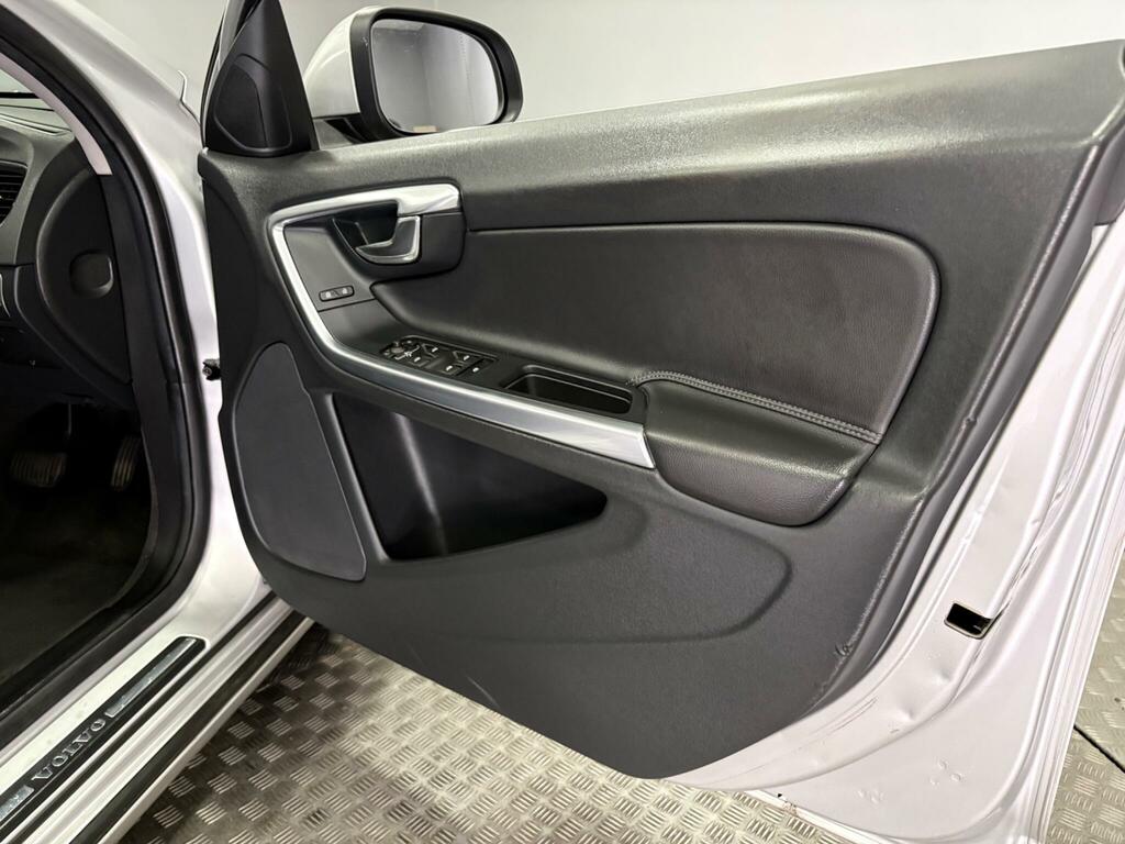Volvo V60 D2 Se Estate Grey #33