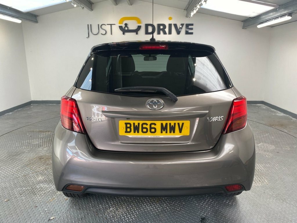 Toyota Yaris 1.3L Design Brown #4