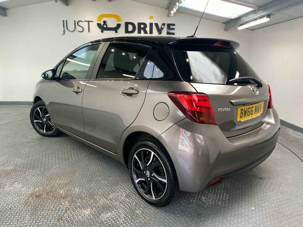 Toyota Yaris 1.3L Design Brown #3