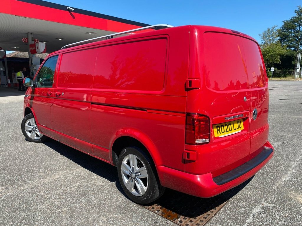Volkswagen Transporter 2L Highline Red #4