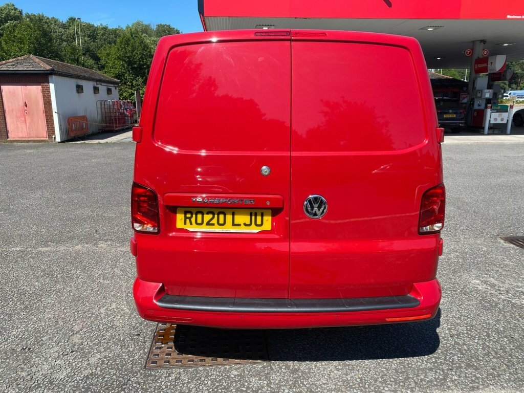 Volkswagen Transporter 2L Highline Red #5