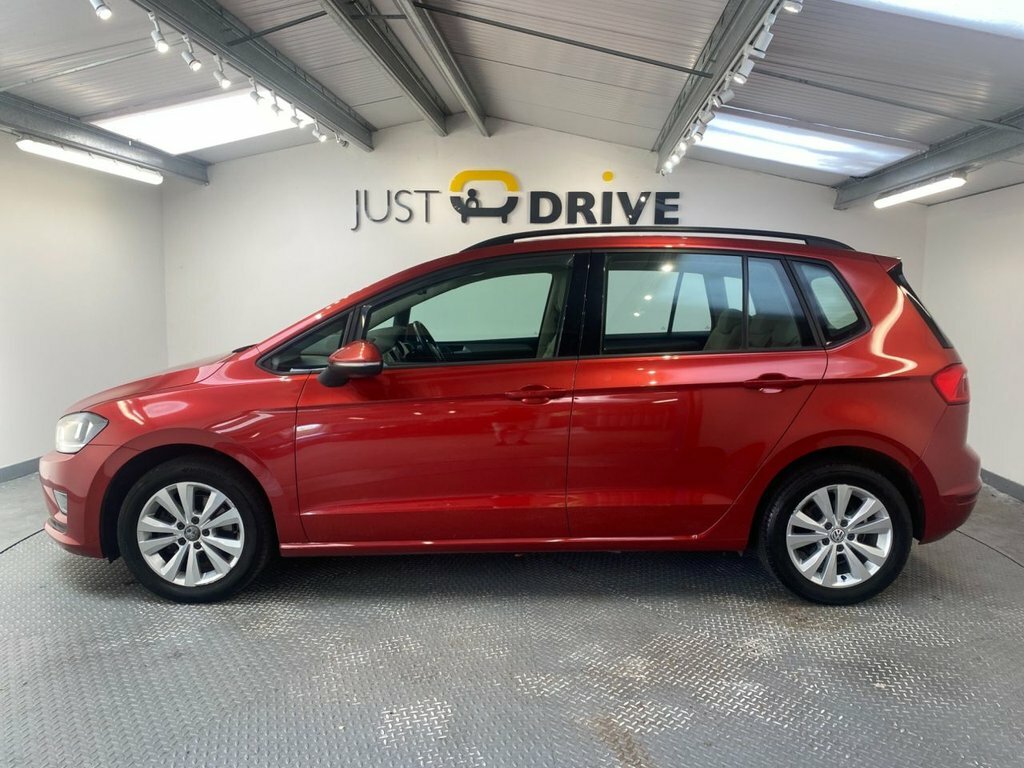 Volkswagen Golf SV 1.6L Se Red #2