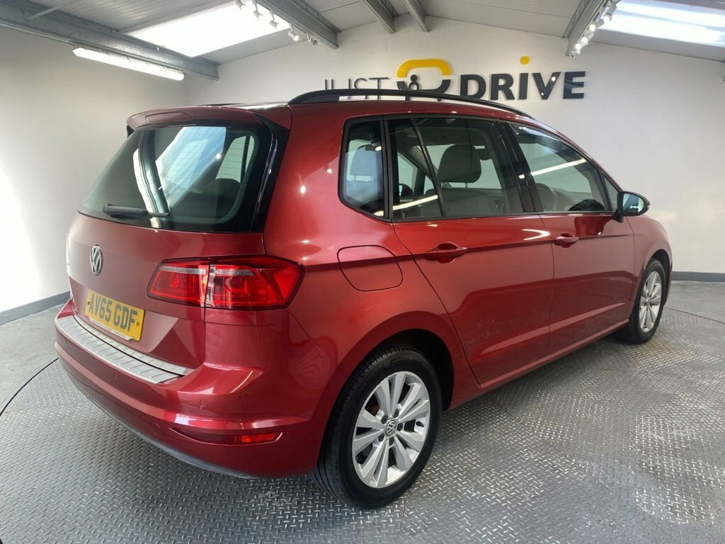 Volkswagen Golf SV 1.6L Se Red #5