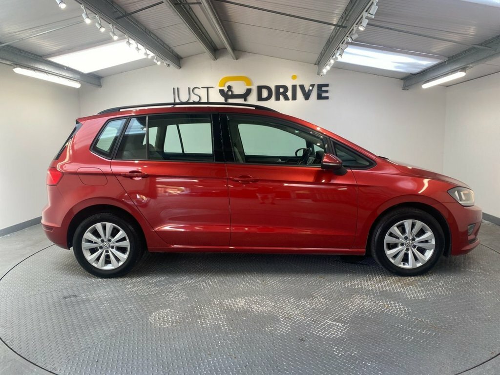 Volkswagen Golf SV 1.6L Se Red #6