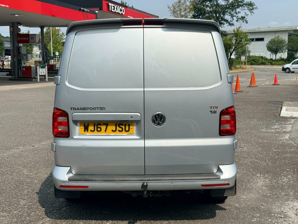 Volkswagen Transporter 2L Highline White #23