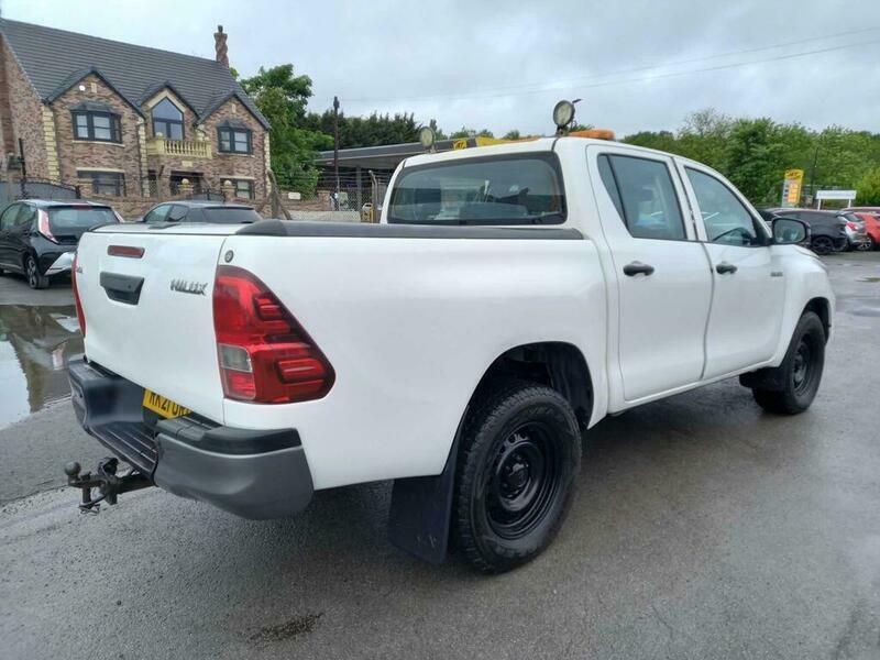 Toyota HILUX Active 4Wd D-4d Dcb White #3