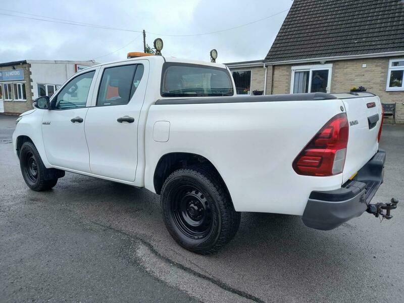 Toyota HILUX Active 4Wd D-4d Dcb White #4