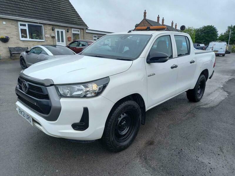Toyota HILUX Active 4Wd D-4d Dcb White #2