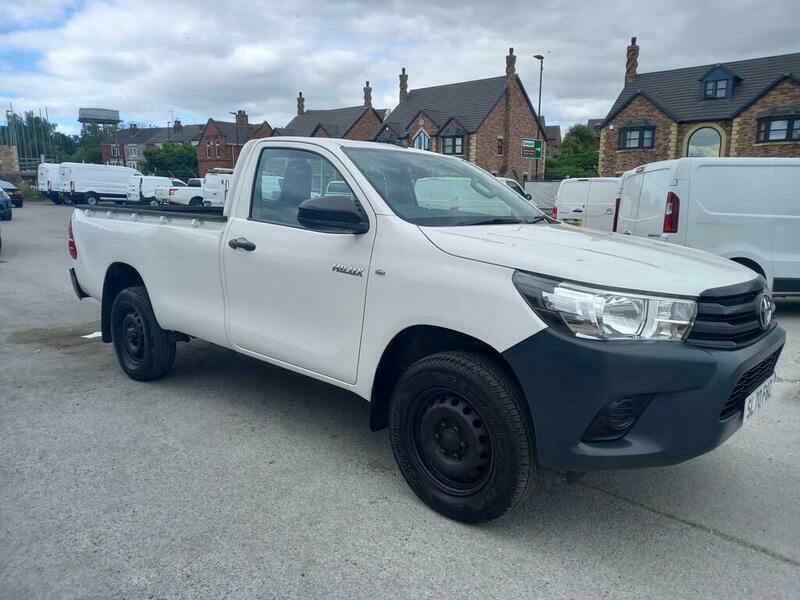 Toyota HILUX Active 4Wd D-4d S White