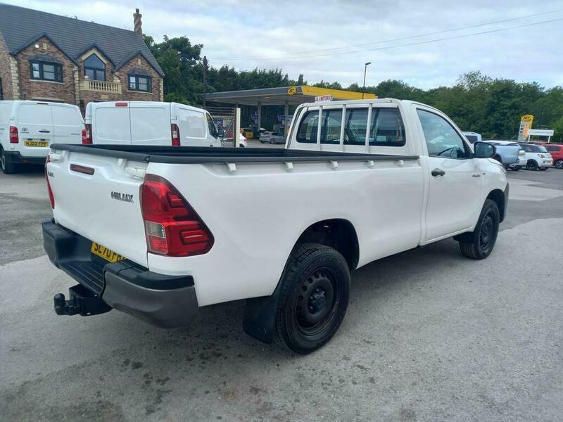 Toyota HILUX Active 4Wd D-4d S White #3