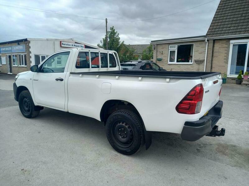 Toyota HILUX Active 4Wd D-4d S White #4