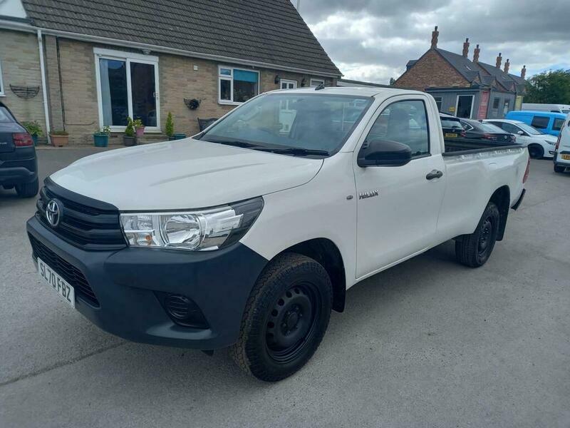 Toyota HILUX Active 4Wd D-4d S White #2