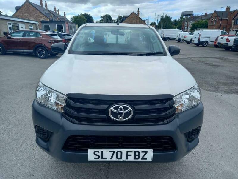 Toyota HILUX Active 4Wd D-4d S White #6