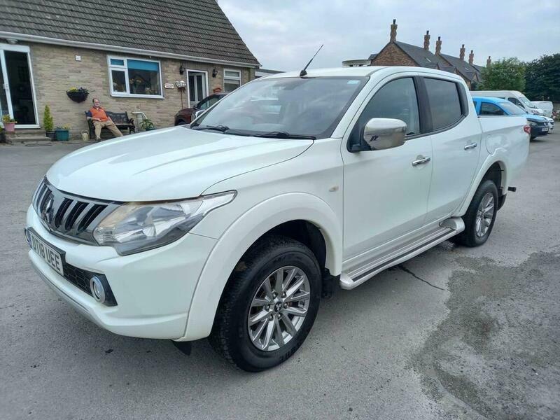 Mitsubishi L200 Di-d 4Wd Titan Dcb White #2