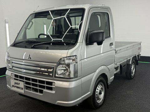 Mitsubishi  Pick Up Dropside 2Wd White #2