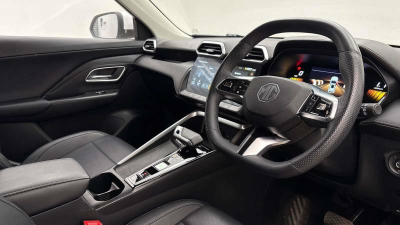 MG ZS 1.5 Hybrid Trophy White #2