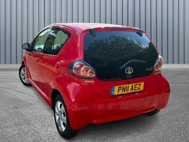 Toyota Aygo 1.0 Vvt-i Go Euro 5 PN11AEZ Red #4