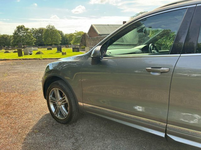 Volkswagen Touareg 3.0 V6 Tdi Bluemotion Tech 262 R-line Tip White #76
