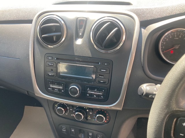 Dacia Logan Access White #10