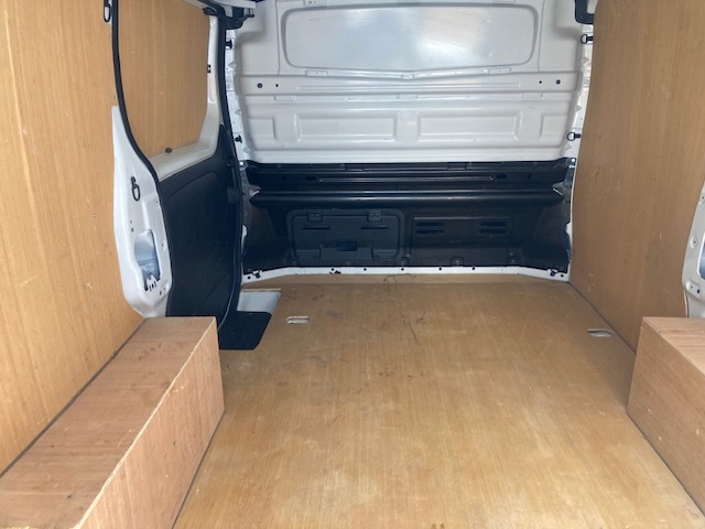 Renault Trafic Mpv White #5