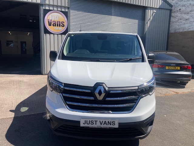 Renault Trafic Mpv White #2