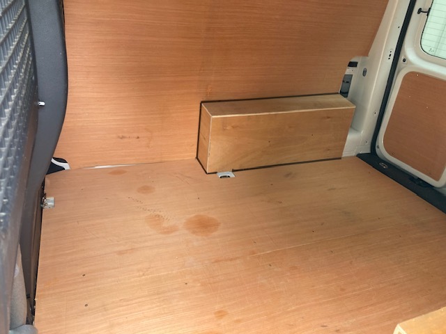 Volkswagen Caddy Mpv White #6