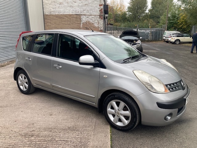 Nissan Note 1.6 Se Hatch 1.6 Se Silver