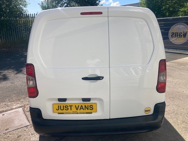 Citroen Berlingo Mpv White #4
