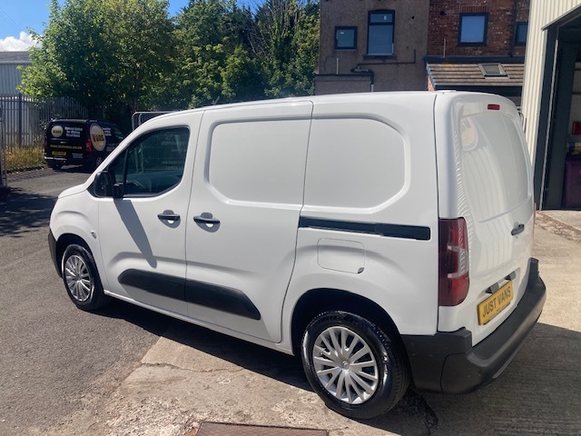 Citroen Berlingo Mpv White #3