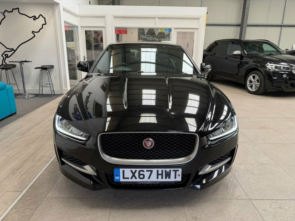 Jaguar XE 2L R-sport Black