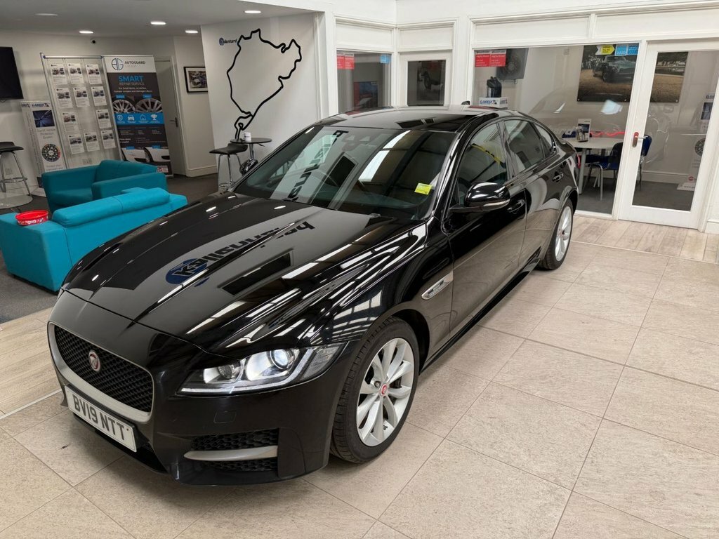 Jaguar XF 2L R-sport Black #4