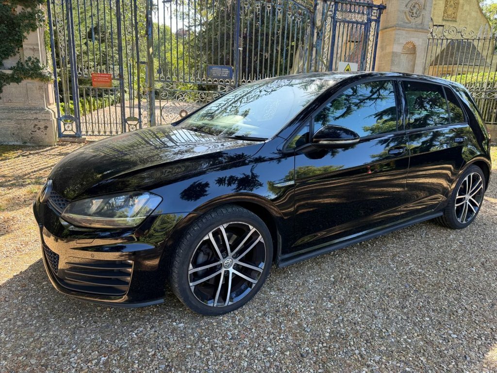 Volkswagen Golf 2L Gtd Black