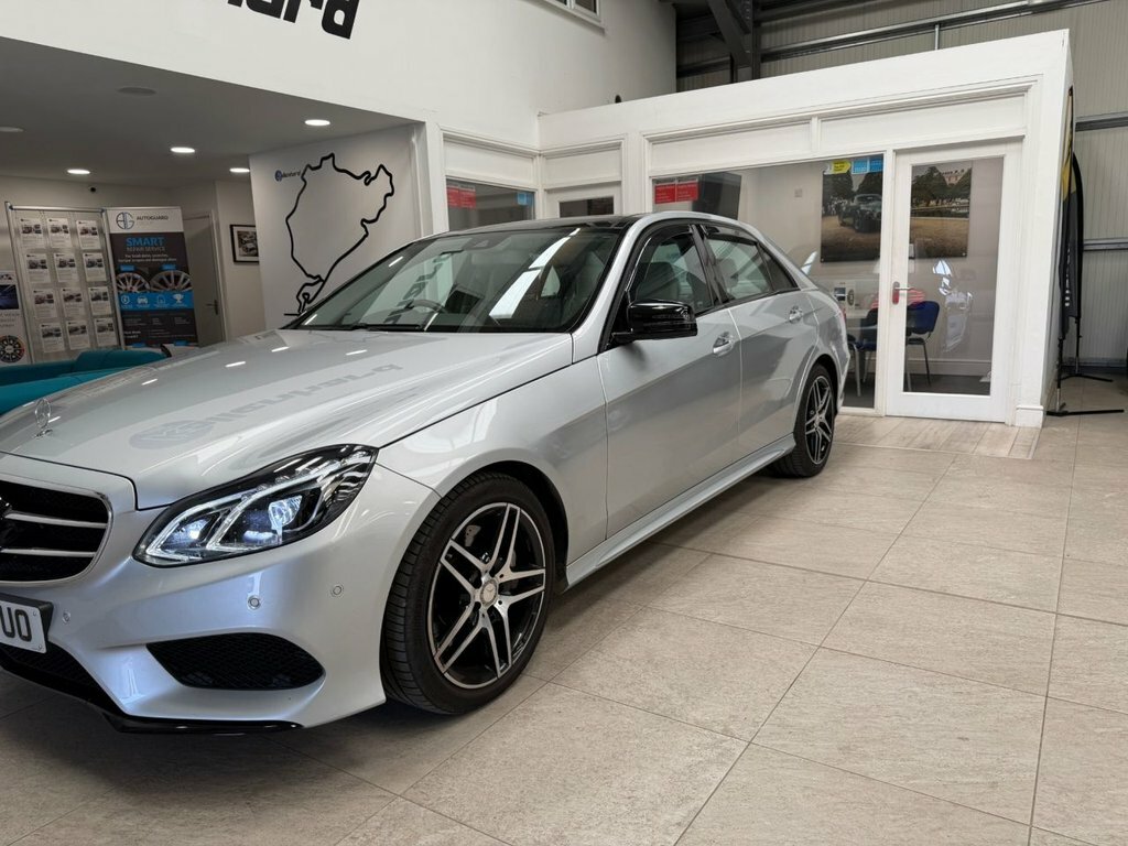 Mercedes-Benz E Class 3L Amg Night Edition Silver #4