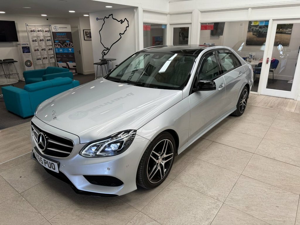 Mercedes-Benz E Class 3L Amg Night Edition Silver #3